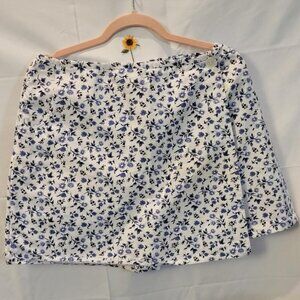 Basic Editions, Not Worn, Women's White with a Blue Floral Desin Skort, Size 14